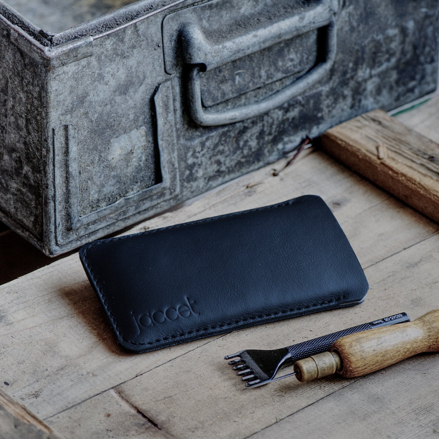 Full-grain leather Sony Xperia sleeve - Black leather with grey wolvilt - 100% handmade