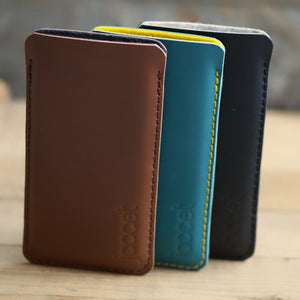 Full-grain leather OnePlus sleeve - Brown leather with black wolvilt - 100% handmade