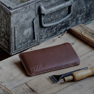 Full-grain leather OPPO sleeve - Brown leather with black wolvilt - 100% handmade