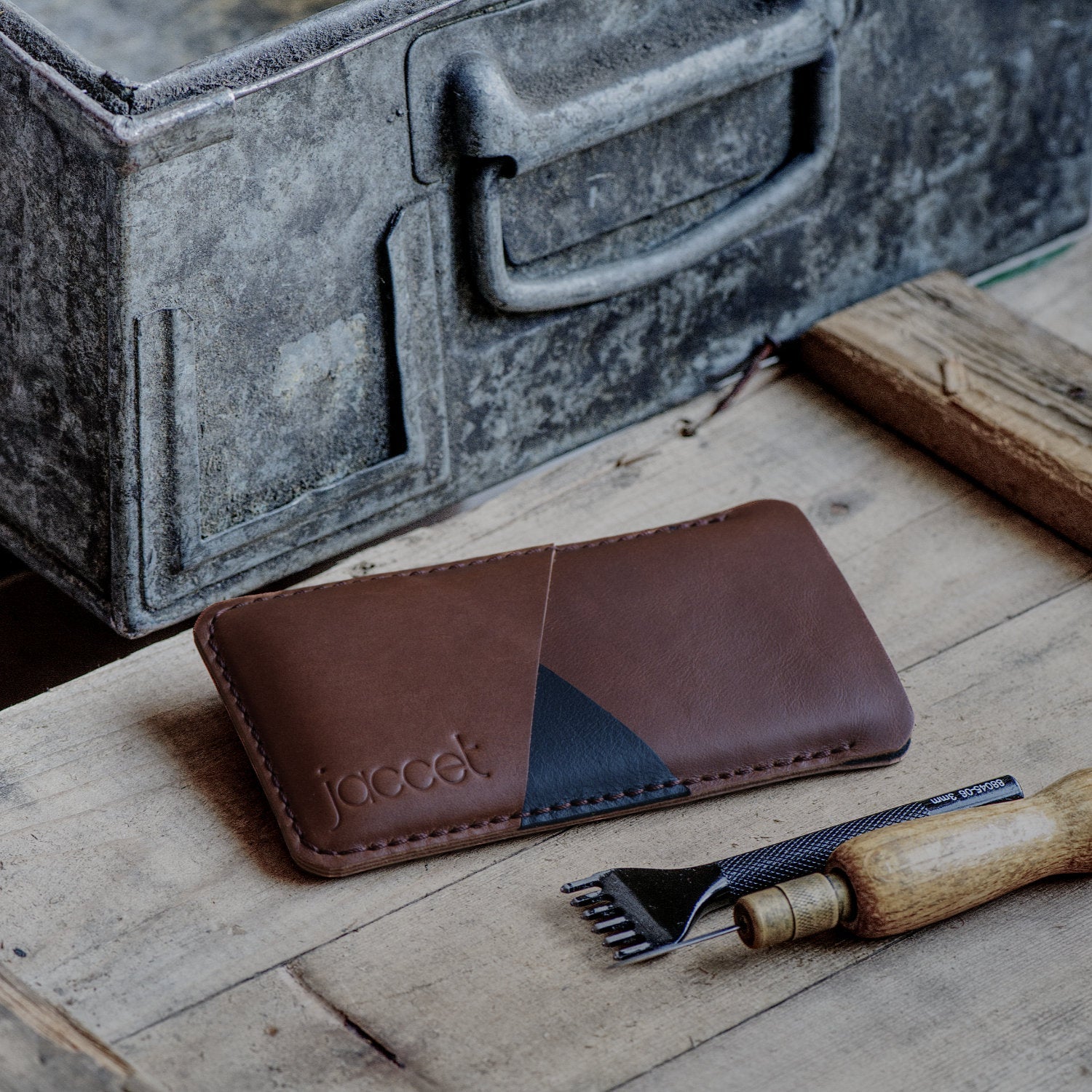 Full-grain leather OPPO sleeve - Brown leather with two pockets voor cards