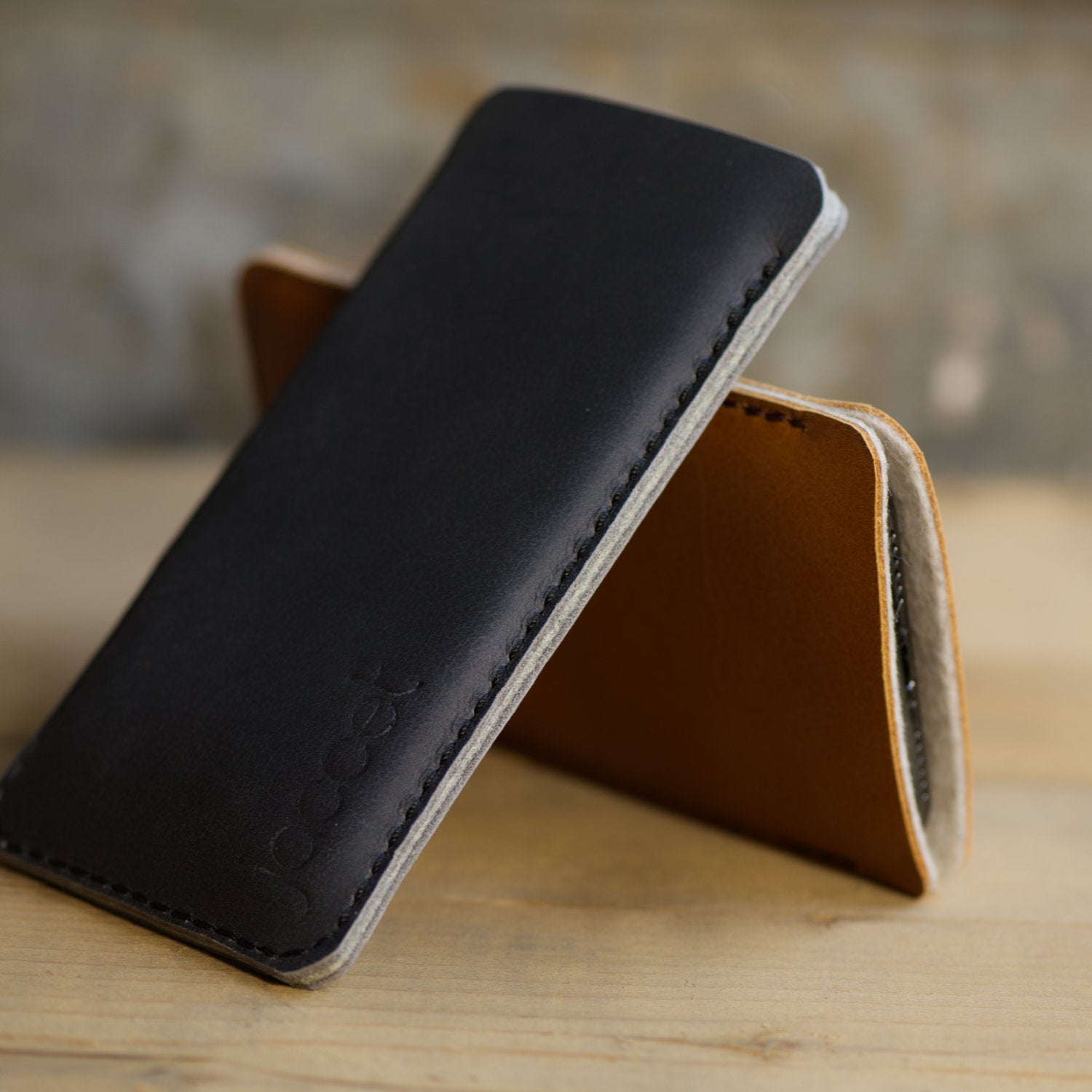JACCET leather OPPO sleeve - anthracite/black leather with grey wool felt. 100% Handmade