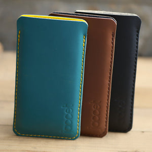 Full-grain leather OnePlus sleeve - Turquoise leather with yellow wolvilt - 100% handmade