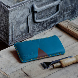 Full-grain leather OPPO sleeve - Turquoise leather with two pockets for cards